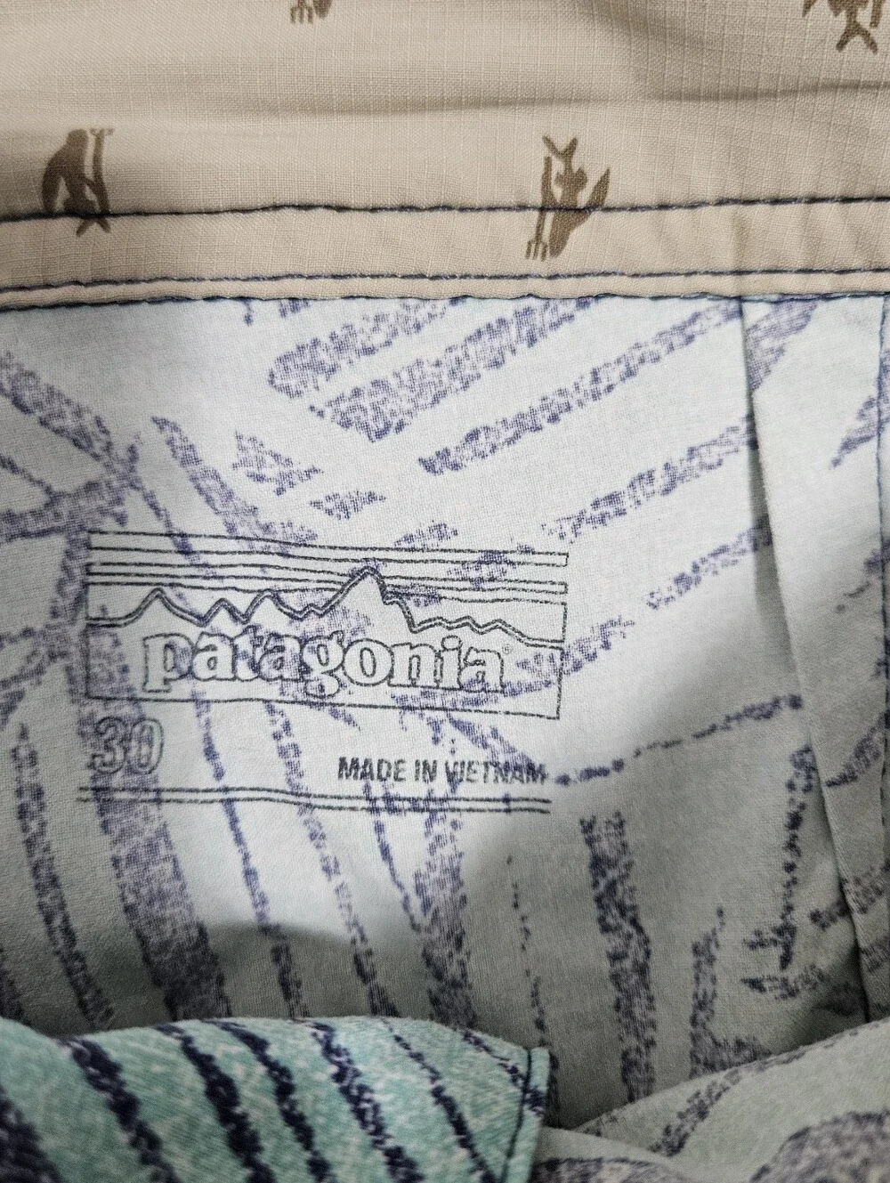 Patagonia Men's Mint Green Patterned Swim Trunks Size 30